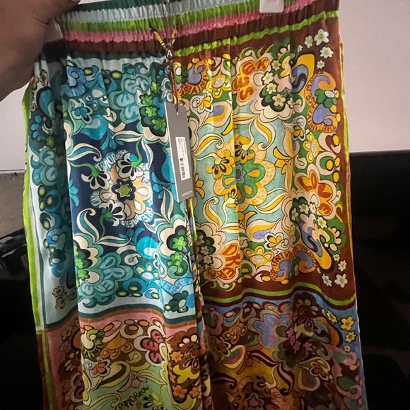 NWT Alémais “Dreamer” Wide Leg Silk Pants in “Multi” print - 10 (US)/14 (UK) - Picture 10 of 12